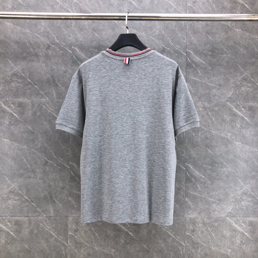 THOM BROWNE 汤姆布朗 TB 罗纹间色水波纹短袖圆领T恤，男女同款情侣款\n码数：1-4 颜色