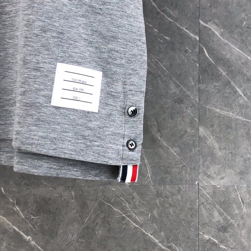 THOM BROWNE 汤姆布朗 TB 罗纹间色水波纹短袖圆领T恤，男女同款情侣款\n码数：1-4 颜色