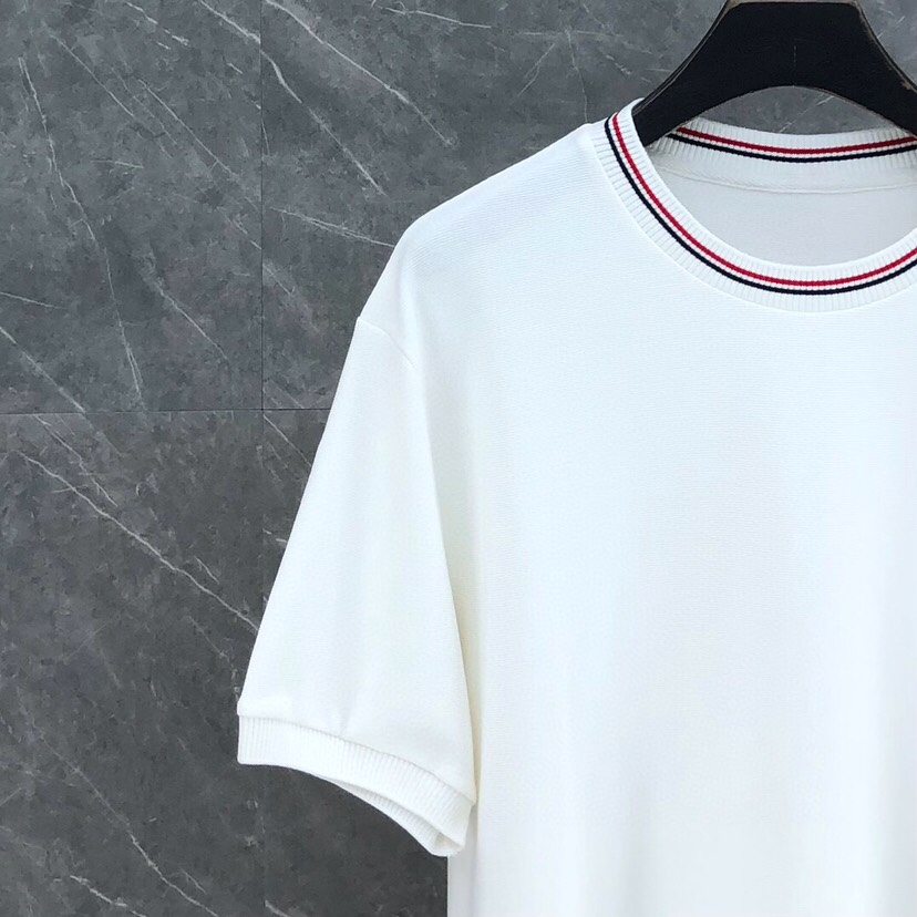 THOM BROWNE 汤姆布朗 TB 罗纹间色水波纹短袖圆领T恤，男女同款情侣款\n码数：1-4 颜色