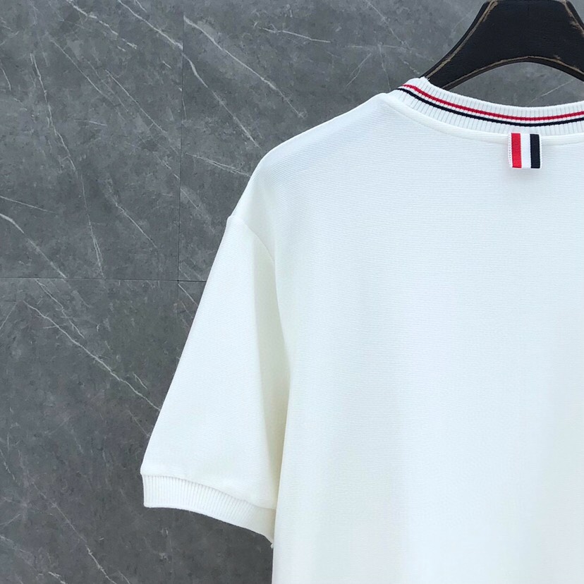 THOM BROWNE 汤姆布朗 TB 罗纹间色水波纹短袖圆领T恤，男女同款情侣款\n码数：1-4 颜色