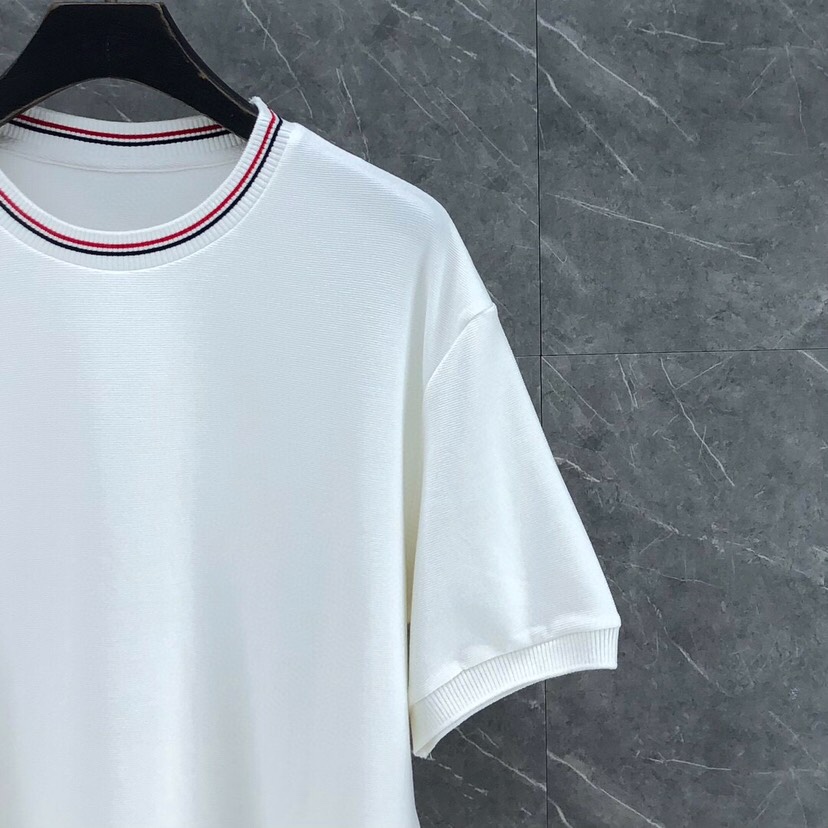 THOM BROWNE 汤姆布朗 TB 罗纹间色水波纹短袖圆领T恤，男女同款情侣款\n码数：1-4 颜色