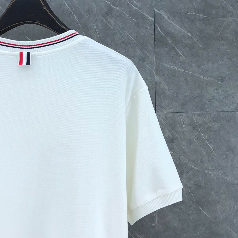 THOM BROWNE 汤姆布朗 TB 罗纹间色水波纹短袖圆领T恤，男女同款情侣款\n码数：1-4 颜色