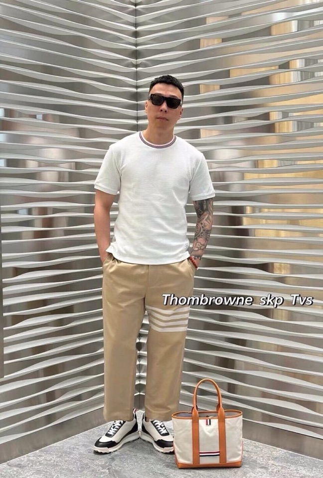 THOM BROWNE 汤姆布朗 TB 罗纹间色水波纹短袖圆领T恤，男女同款情侣款\n码数：1-4 颜色