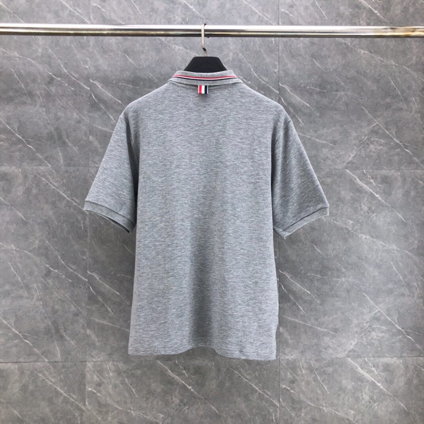 THOM BROWNE 汤姆布朗 TB罗纹间色水波纹翻领POLO短袖，男女同款情侣款短袖翻领T恤Polo