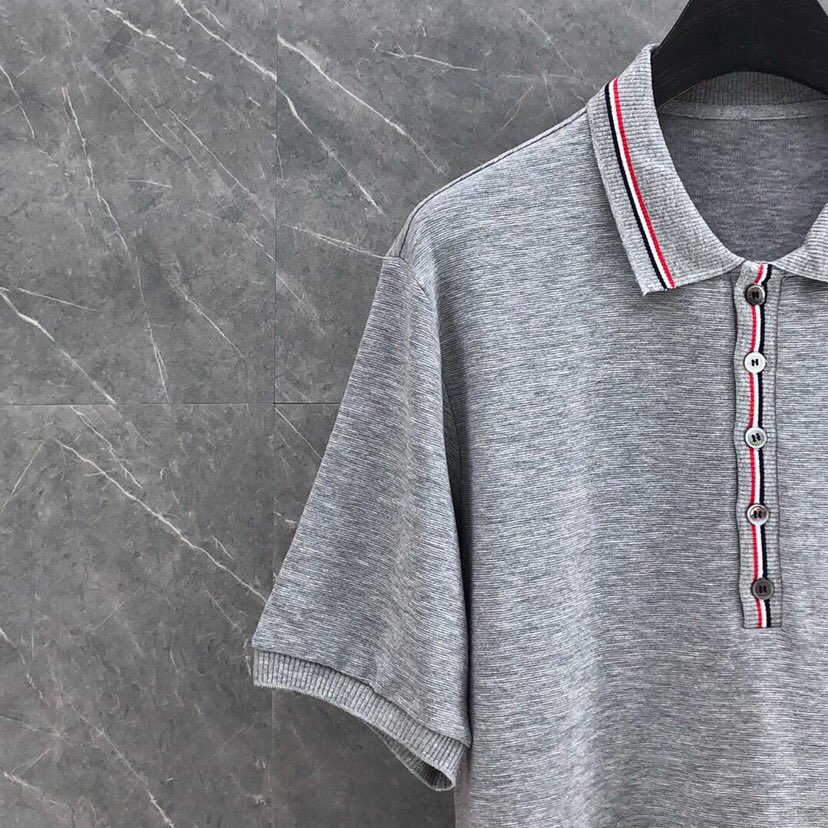 THOM BROWNE 汤姆布朗 TB罗纹间色水波纹翻领POLO短袖，男女同款情侣款短袖翻领T恤Polo