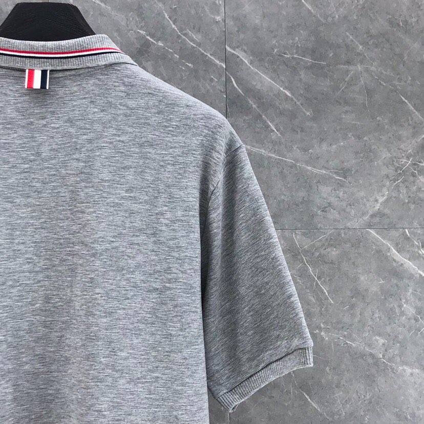 THOM BROWNE 汤姆布朗 TB罗纹间色水波纹翻领POLO短袖，男女同款情侣款短袖翻领T恤Polo