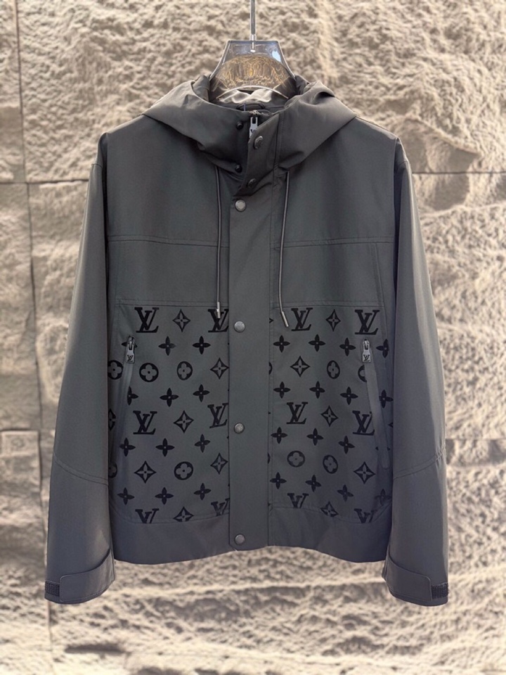 Louis Vuitton 路易威登2025ss 秋冬新品男款提花连帽夹克，高奢内敛低调，轻松驾驭不挑人