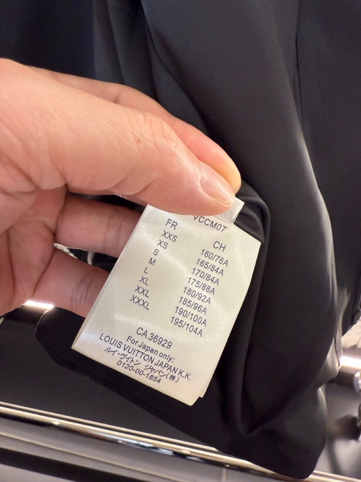 Louis Vuitton 路易威登2025ss 秋冬新品男款提花连帽夹克，高奢内敛低调，轻松驾驭不挑人