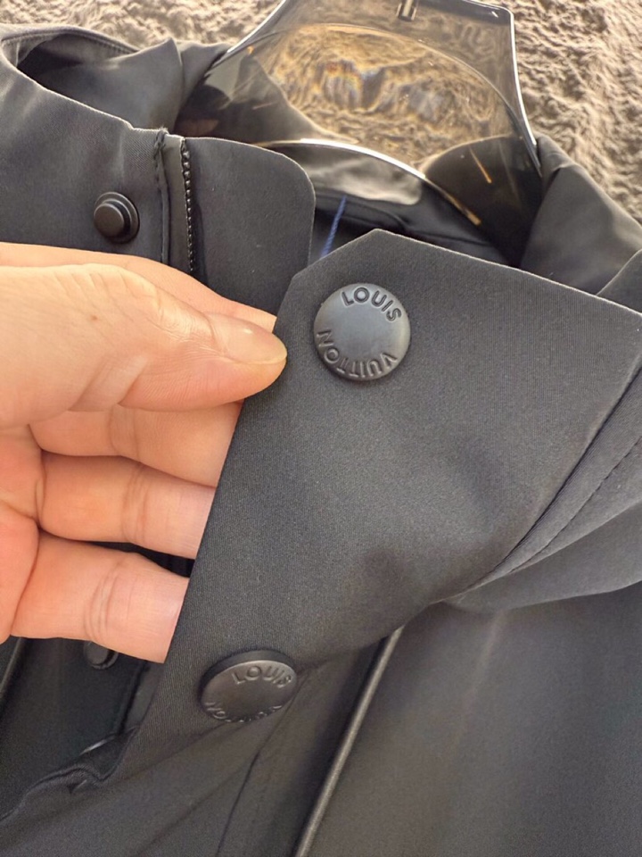 Louis Vuitton 路易威登2025ss 秋冬新品男款提花连帽夹克，高奢内敛低调，轻松驾驭不挑人