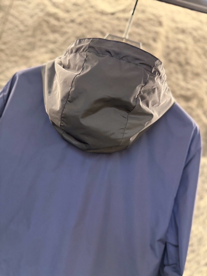 Prada 普拉达2025ss 秋冬新品男士可双面穿再生尼龙夹克，高奢内敛低调，轻松驾驭不挑人 裁剪精细