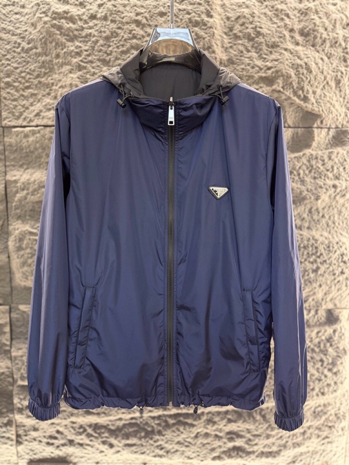 Prada 普拉达2025ss 秋冬新品男士可双面穿再生尼龙夹克，高奢内敛低调，轻松驾驭不挑人 裁剪精细