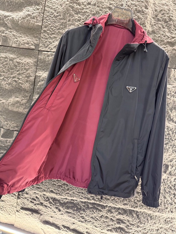 Prada 普拉达2025ss 秋冬新品男士可双面穿再生尼龙夹克，高奢内敛低调，轻松驾驭不挑人 裁剪精细