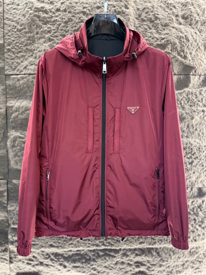 Prada 普拉达2025ss 秋冬新品男士可双面穿再生尼龙夹克，高奢内敛低调，轻松驾驭不挑人 裁剪精细