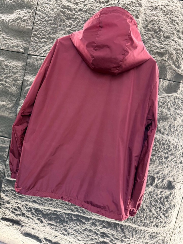 Prada 普拉达2025ss 秋冬新品男士可双面穿再生尼龙夹克，高奢内敛低调，轻松驾驭不挑人 裁剪精细