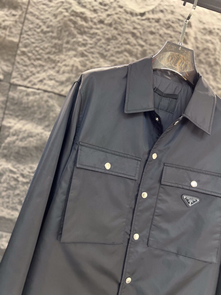Prada/普拉达2025ss 秋冬新品男士宽松版型再生尼龙长袖衬衫外套，高奢内敛低调，轻松驾驭不挑人 