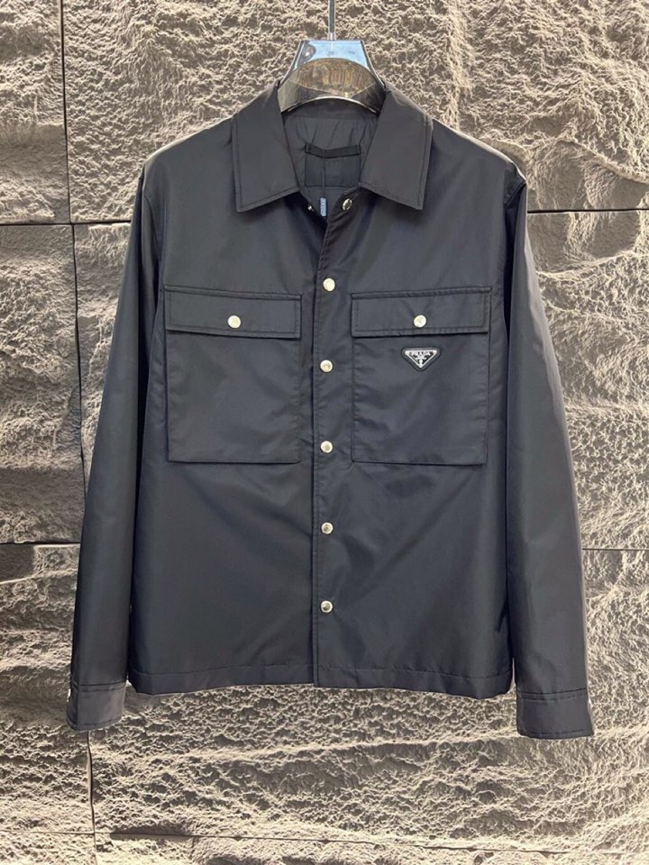 Prada/普拉达2025ss 秋冬新品男士宽松版型再生尼龙长袖衬衫外套，高奢内敛低调，轻松驾驭不挑人 