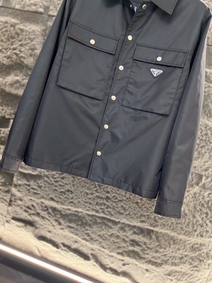 Prada/普拉达2025ss 秋冬新品男士宽松版型再生尼龙长袖衬衫外套，高奢内敛低调，轻松驾驭不挑人 