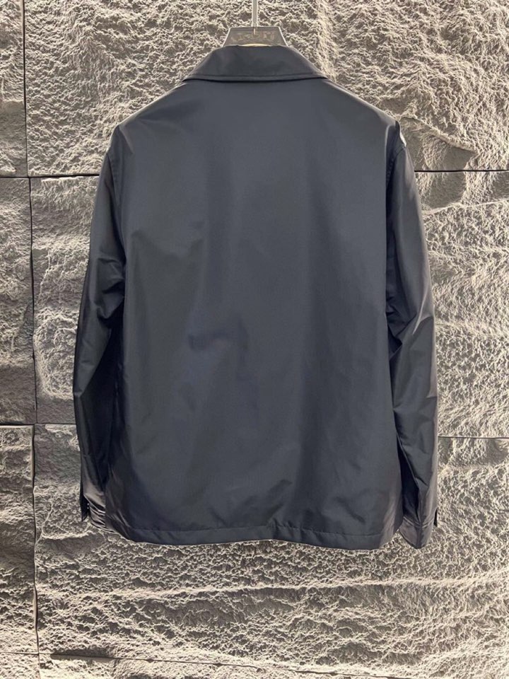 Prada/普拉达2025ss 秋冬新品男士宽松版型再生尼龙长袖衬衫外套，高奢内敛低调，轻松驾驭不挑人 