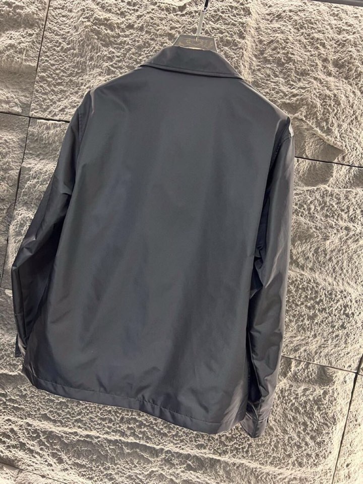 Prada/普拉达2025ss 秋冬新品男士宽松版型再生尼龙长袖衬衫外套，高奢内敛低调，轻松驾驭不挑人 