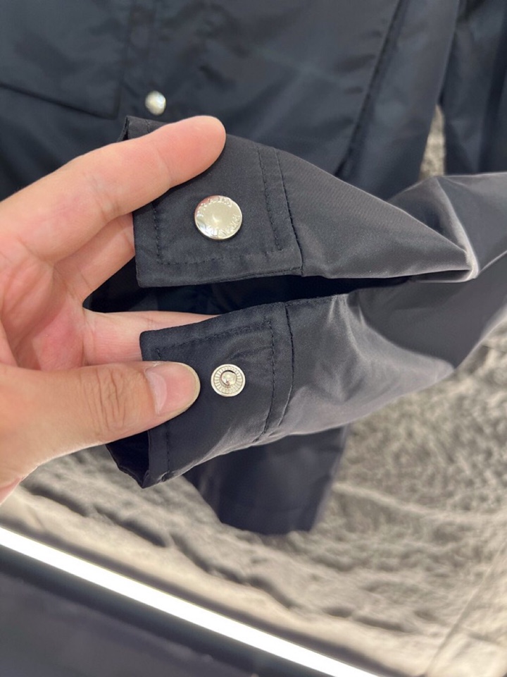 Prada/普拉达2025ss 秋冬新品男士宽松版型再生尼龙长袖衬衫外套，高奢内敛低调，轻松驾驭不挑人 