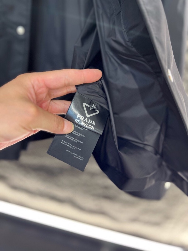 Prada/普拉达2025ss 秋冬新品男士宽松版型再生尼龙长袖衬衫外套，高奢内敛低调，轻松驾驭不挑人 