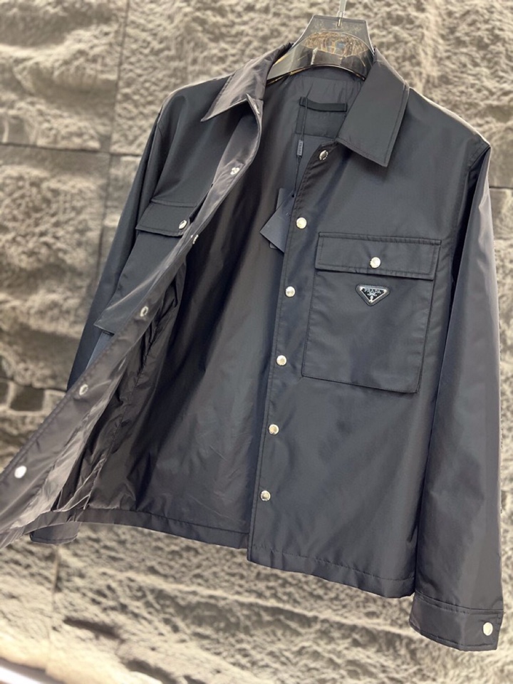 Prada/普拉达2025ss 秋冬新品男士宽松版型再生尼龙长袖衬衫外套，高奢内敛低调，轻松驾驭不挑人 