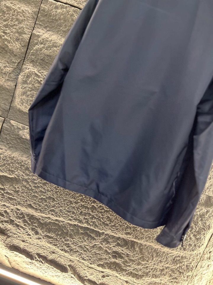 Prada/普拉达2025ss 秋冬新品男士宽松版型再生尼龙长袖衬衫外套，高奢内敛低调，轻松驾驭不挑人 