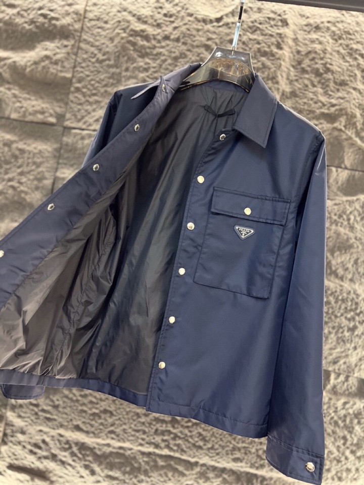 Prada/普拉达2025ss 秋冬新品男士宽松版型再生尼龙长袖衬衫外套，高奢内敛低调，轻松驾驭不挑人 