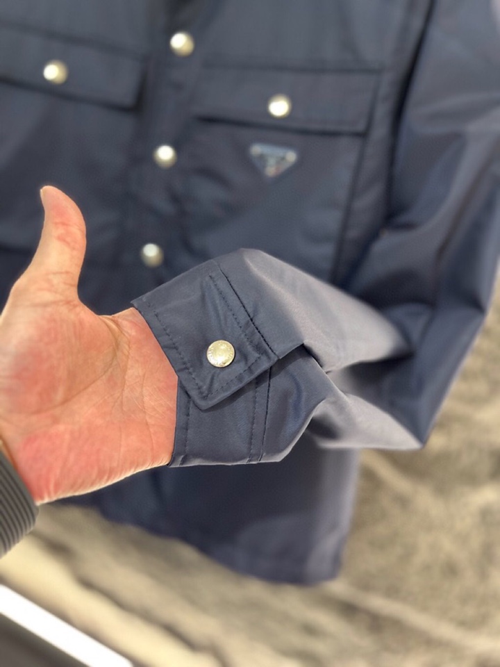 Prada/普拉达2025ss 秋冬新品男士宽松版型再生尼龙长袖衬衫外套，高奢内敛低调，轻松驾驭不挑人 