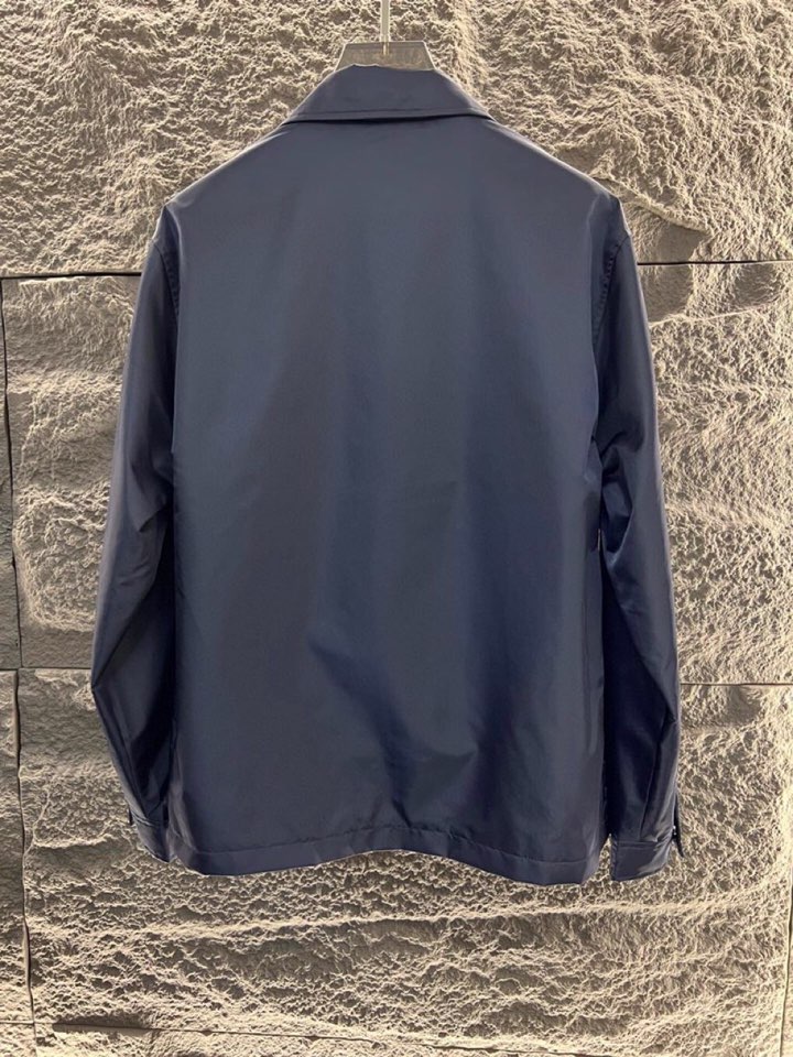 Prada/普拉达2025ss 秋冬新品男士宽松版型再生尼龙长袖衬衫外套，高奢内敛低调，轻松驾驭不挑人 
