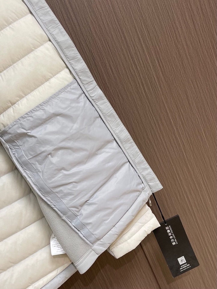 kailas 2025SS秋季新款连帽轻薄羽绒服，这是一款休闲的户外服，面料采用的是进口尼龙细格面料，舒