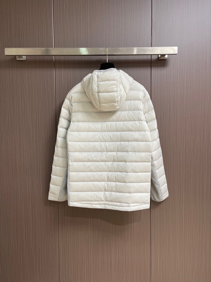 kailas 2025SS秋季新款连帽轻薄羽绒服，这是一款休闲的户外服，面料采用的是进口尼龙细格面料，舒