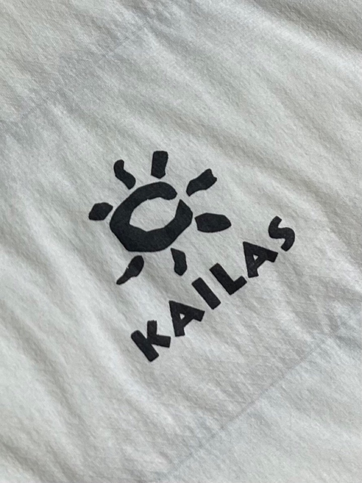 kailas 2025SS秋季新款连帽轻薄羽绒服，这是一款休闲的户外服，面料采用的是进口尼龙细格面料，舒