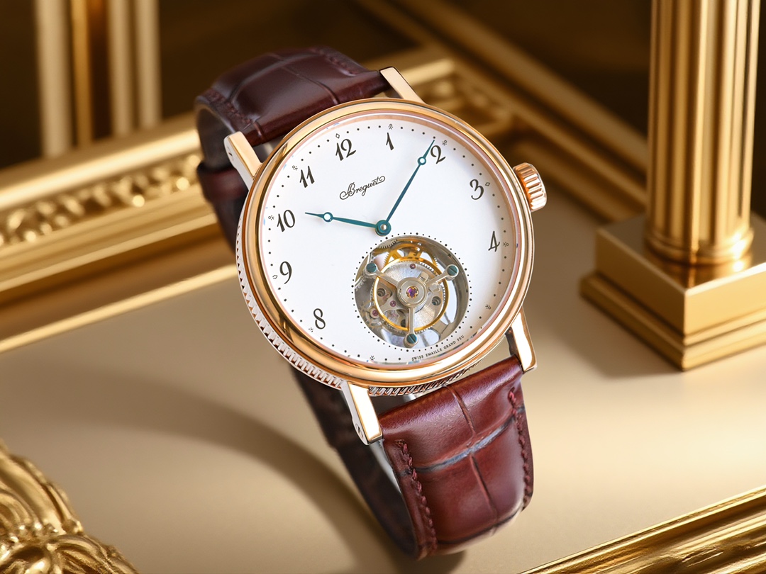 NO:340382,Unification 2 Before, Mr. Abraham Louis Breguet created the tourbillon speed control device in the watchmaking workshop of the Paris watch bank that countless people have admired in the history of watchmaking. This extremely complex and precise organization demonstrates Mr. Breguet's extraordinary vision and creativity, and is still of great significance to the high-end watchmaking industry today. To this day, the role and significance of tourbillons are not only to improve the accuracy of time, but to write a brilliant chapter in the field of watchmaking. The Breguet tourbillon timepieces have been constantly innovating in the century-long journey, surpassing themselves, combining exquisite mechanical manufacturing skills and profound aesthetic principles, creating a complex and charming mechanical world. The crown of the watch is engraved with the famous Breguet brand logo. From the side, we can see the famous coin patterns of Breguet, representing the gentle and humble temperament of a gentle and gentleman. This is also the reason why many royal families like to wear Breguet!  ,louis vuitton,breguet19860909统一 2前,阿伯拉罕-路易·宝玑先生在他所创立的巴黎钟表堤岸制表工坊中,创造了制表史上令无数人赞叹的陀飞轮调速装置.这一无比复杂的精密机构彰显了宝玑先生卓然超群的远见与创想,时至今日仍对高级制表业有着重要意义.至今,陀飞轮的作用和意义已不仅是提高走时的精准度,而是谱写了制表领域的辉煌篇章.宝玑陀飞轮时计臻品在百年征程中不断创新,超越自我,集精湛机械制造技艺与深厚美学原理于一身,创制出演绎复杂迷人的机械世界.腕表的表冠上刻有著名的宝玑品牌标志,从侧面我们可以看到表王宝玑著名的钱币纹饰,代表着温文尔雅、谦谦君子的气质,这也是很多王室喜欢佩戴宝玑的原因！,,louis vuitton,breguet,Watch
