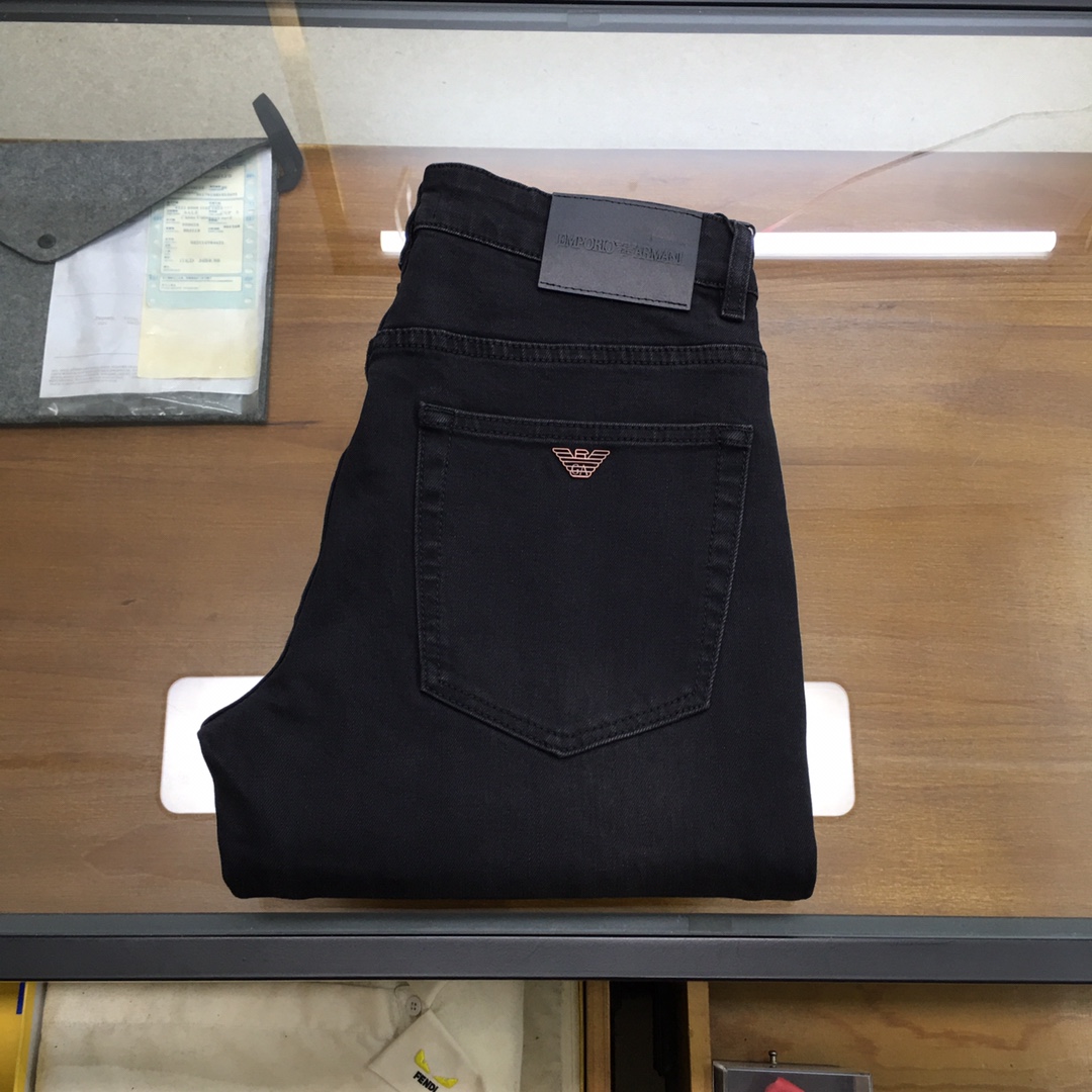 NO:546203,New Denim 'Aman..i' 2025SS Autumn and Winter New Men's Denim Trousers, Worn-spun Customized High-end Quality, Elastic Denim Denim Cotton Denim Trousers, Fixed Pure Cotton Quality Fabric, The texture of the trousers brings elasticity without any restraint, making your daily wear more comfortable and agile. The smooth and not easy to wrinkle fabric always remains flat and traceless, silently protecting your elegance. The leading official website is available. It is no different from the original version of the counter. The fabric is slightly elastic, and the slim and crisp style shows long legs. It is simply a must-have item for everyone!  The waist with just the right width and carefully cut pockets are all engraved with branded logo buttons!  Showing the brand's own charm and high-end and elegant fashion taste, the back piece pocket consumes a lot of energy and spares no expense. The exclusive icon of the Heavy Industry Embroidery H-H-Home is created, and the exquisiteness is amazing to the craftsmen for ten years!  The details show low-key and luxuriousness. The ready-to-wear is of high quality, exquisite and stylish, and has high-standard production in large factories with full details!  ~ All the details recreate unique and exquisite designs!  !  !  Size29 30 31 32 33 34 36 38 (new product), alexander wang19860909新品牛仔 《Aman..i》 2025SS秋冬新款男士牛仔长裤,精纺定做高端品质,弹力丹宁牛仔棉质牛仔长裤,定织纯棉品质面料,裤身肌理感带来弹力毫无束缚感,让你日常穿着更加舒适矫健,顺滑不易褶皱的面料时刻保持平整无痕,默默守护着你的优雅. 领先官网发售..与专柜原版毫无区别,面料略带弹力,版型修身挺括尽显长腿欧巴,简直是人手必备单品！ 宽度恰到好处的腰头跟精心裁剪的口袋,均采用刻有品牌logo纽扣！彰显品牌自身的迷人魅力和高奢雅艺的时尚品味,后片口袋更是消耗大量精力不惜血本,重工刺绣H家专属图标打造出,精致程度令十年手工师傅都惊叹的！细节之处尽显低调奢华.成衣品质感高级,精致有型、 细节满分的大厂高规格制作！~ 种种细节都再现独特的精美设计！！！ Size29 30 31 32 33 34 36 38（新品）,,alexander wang,Men's clothing