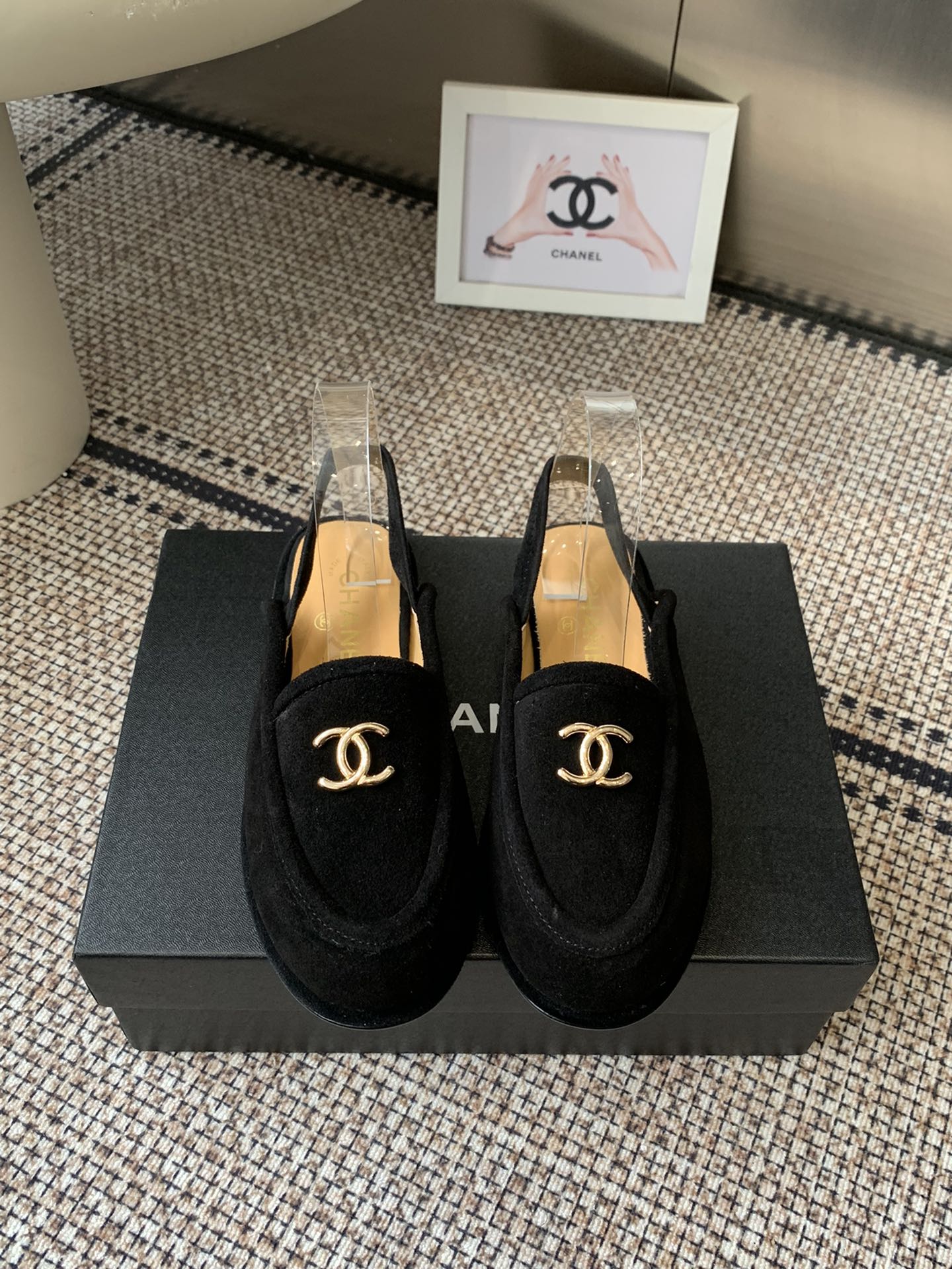 NO:511681,Chanel new autumn and winter fur sandals, super comfortable and age-reducing, versatile style, original imported sheepskin/beef reverse velvet upper, imported sheepskin lining, Italian genuine leather soles, Size35-39 (40 41 customized), furry shoes sandals, chanel, sandals, sheepskin, Leather soles19860909Chanel新款秋冬毛毛凉鞋 上脚超舒服特减龄 百搭气质款 原版进口羊皮/牛反绒鞋面 进口羊皮内里 意大利真皮大底 Size35-39（40 41订做）,毛毛鞋凉鞋,chanel,sandals,sheepskin,Leather soles,Women's Shoes