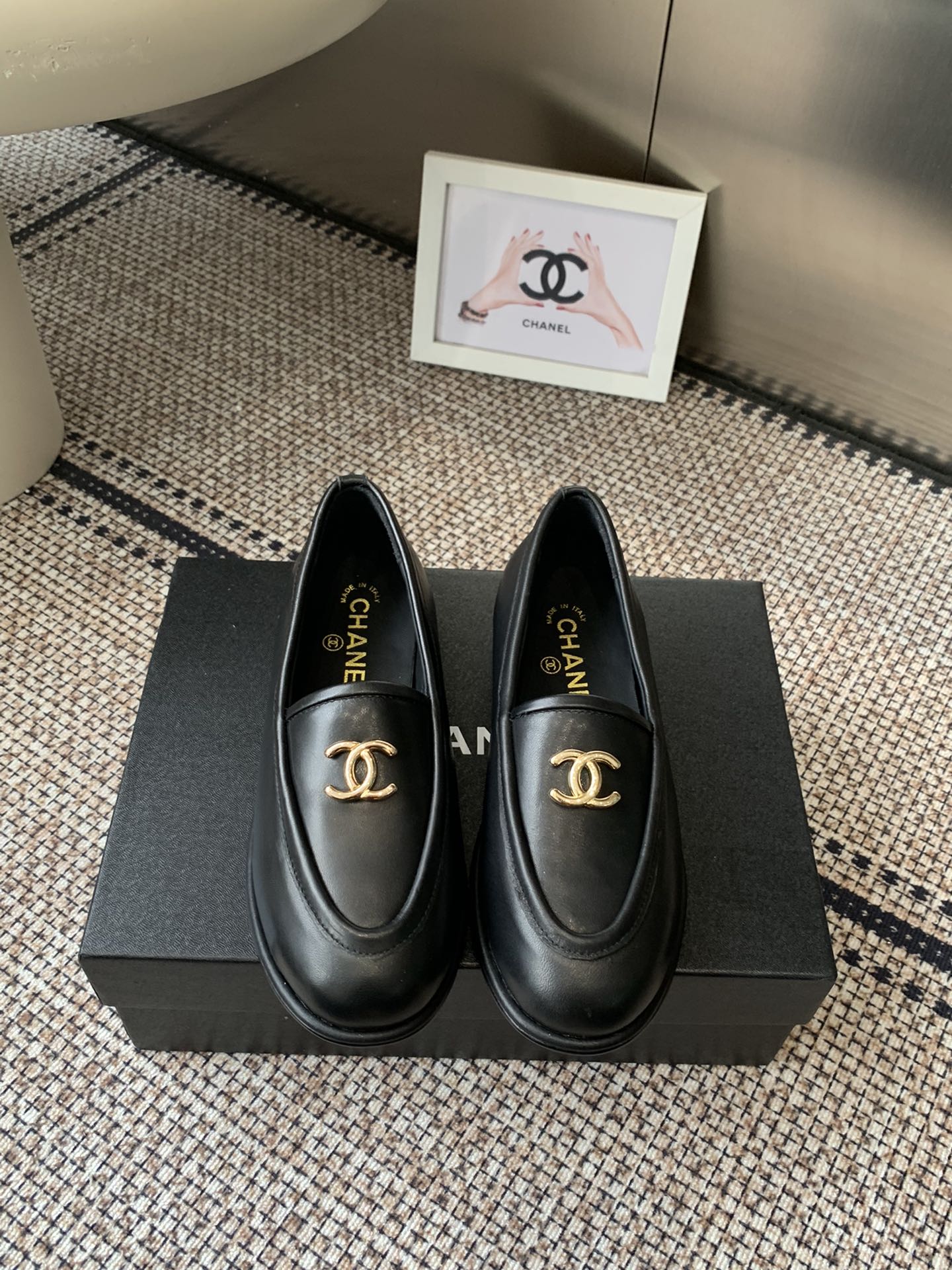 NO:511674,Chanel new hairy loafers, high-version Teddy fur shoes, comfortable to wear, Maillard brown is still very suitable for autumn and winter, original suede upper, original sheepskin inner, original leather outsole Size: 35-39 (customized by 40/41), loafers, chanel, loafers, sheepskin, chamois leather, Leather soles19860909Chanel 新款毛茸茸乐福鞋 高版本 泰迪毛毛鞋上脚舒服 美拉德棕色还是很适合秋冬的 原版麂皮鞋面 原版羊皮内里 原版真皮大底 Size:35-39（40/41订做）,乐福鞋,chanel,loafers,sheepskin,chamois leather,Leather soles,Women's Shoes