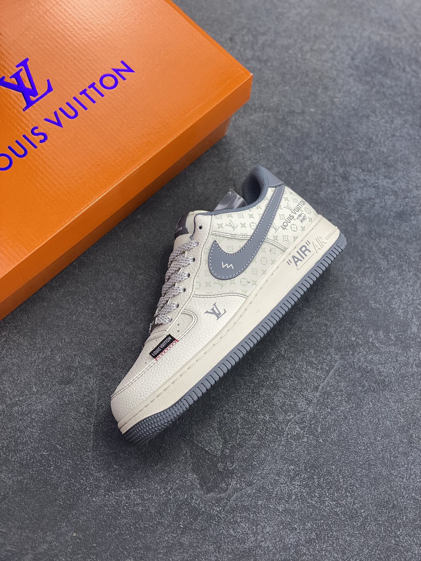 图片[7]-NIke Air Force 1 \’07 Low “LV联名——米黑织标”空军一号 低帮 运动鞋 休闲鞋 折边针车 工艺难度大 原楦头原纸板 原装鞋盒 定制五金配件 内置全掌气垫 原厂鞋底 货号：CX5050-Y08 尺码：36 36.5 37.5 38 38.5 39 40 40.5 41 42 42.5 43 44 44.5 45-选品中心