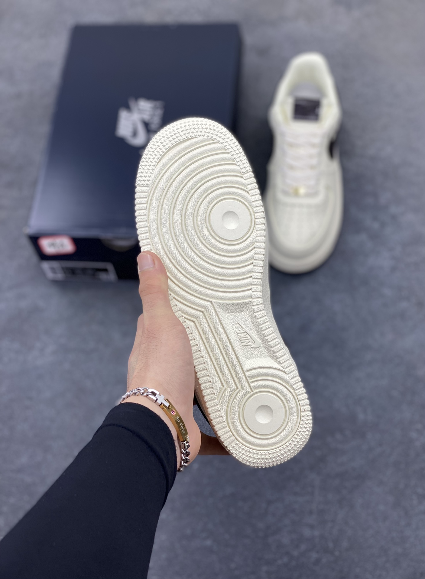 图片[5]-Nike Air Force 1 Low 奶油黄 空军一号低帮运动休闲板鞋 原楦头原纸板 打造纯正空军版型 专注外贸渠道 全掌内置蜂窝气垫 原盒配件 原厂中底钢印、拉帮完美 货号：IH7332-001 尺码：36 36.5 37.5 38 38.5 39 40 40.5 41 42 42.5 43 44 44.5 45-选品中心