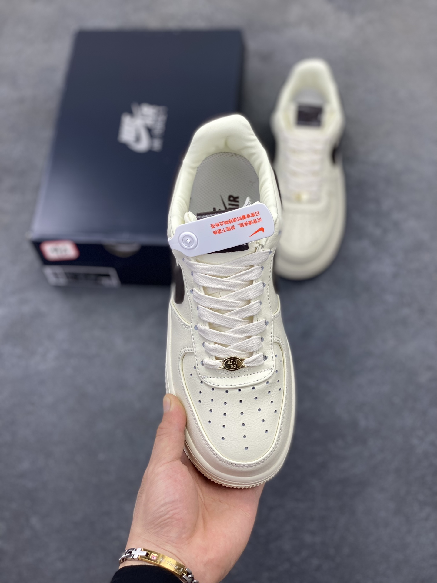 图片[2]-Nike Air Force 1 Low 奶油黄 空军一号低帮运动休闲板鞋 原楦头原纸板 打造纯正空军版型 专注外贸渠道 全掌内置蜂窝气垫 原盒配件 原厂中底钢印、拉帮完美 货号：IH7332-001 尺码：36 36.5 37.5 38 38.5 39 40 40.5 41 42 42.5 43 44 44.5 45-选品中心