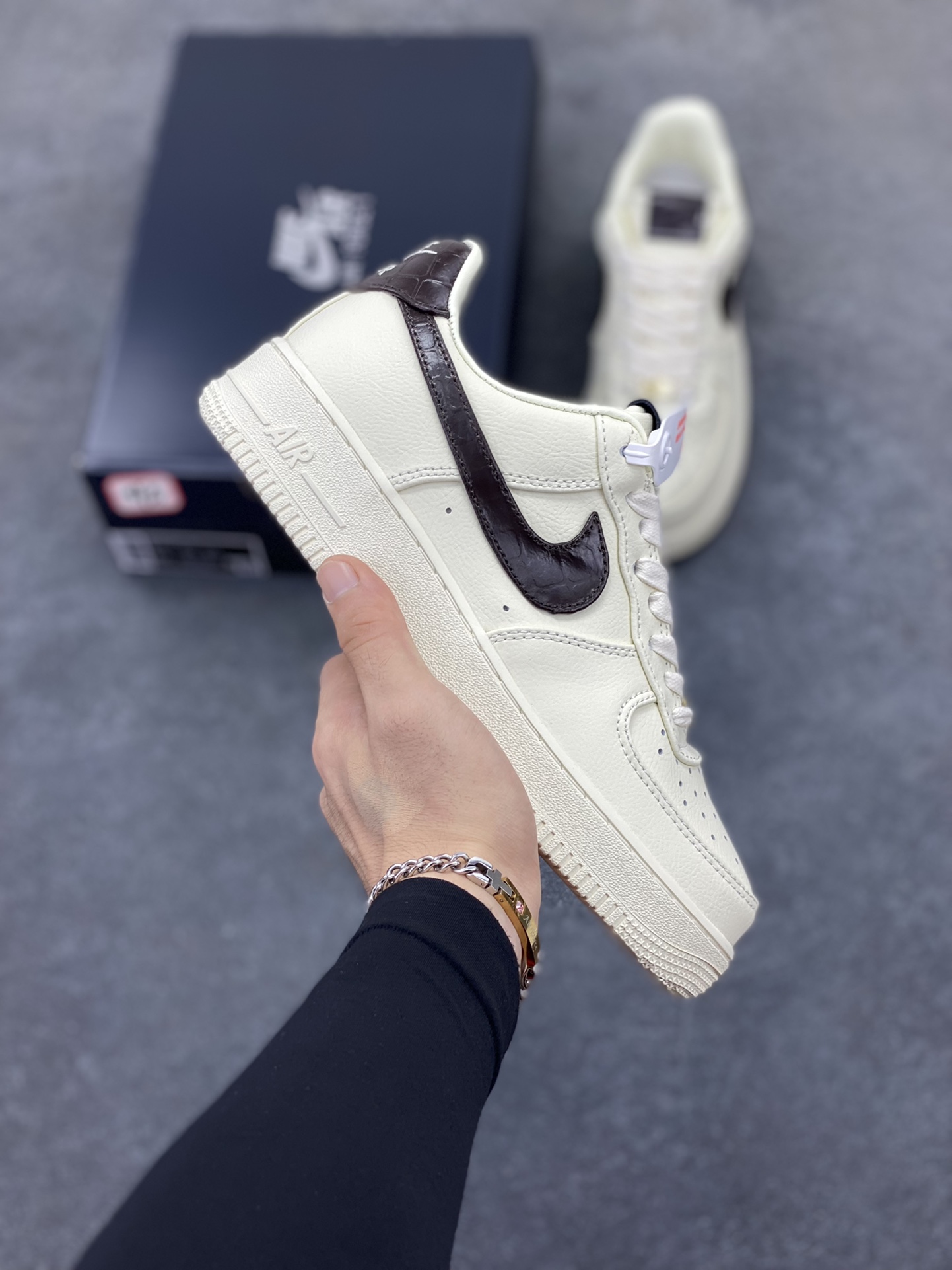 Nike Air Force 1 Low 奶油黄 空军一号低帮运动休闲板鞋 原楦头原纸板 打造纯正空军版型 专注外贸渠道 全掌内置蜂窝气垫 原盒配件 原厂中底钢印、拉帮完美 货号：IH7332-001 尺码：36 36.5 37.5 38 38.5 39 40 40.5 41 42 42.5 43 44 44.5 45-选品中心