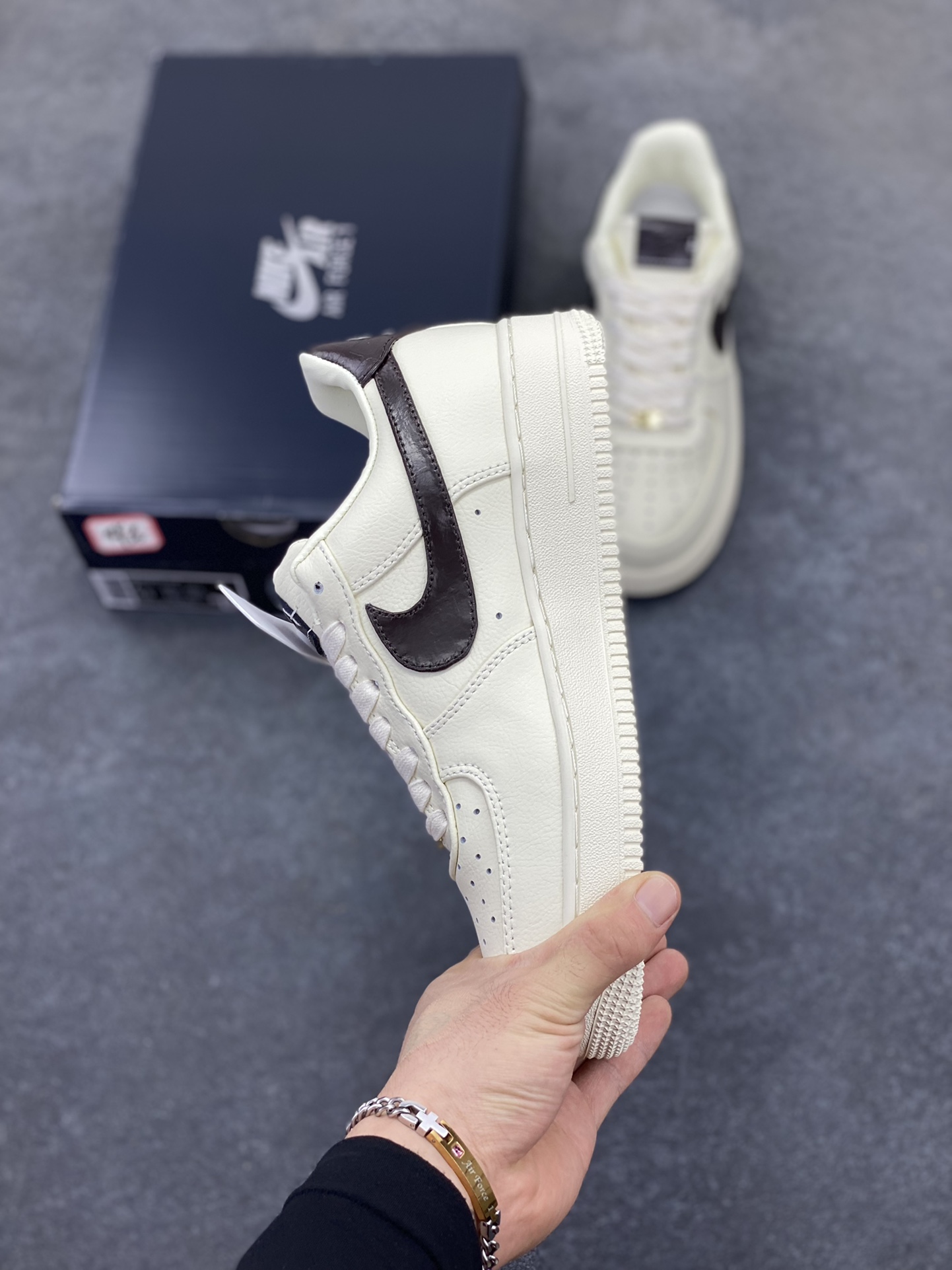 图片[3]-Nike Air Force 1 Low 奶油黄 空军一号低帮运动休闲板鞋 原楦头原纸板 打造纯正空军版型 专注外贸渠道 全掌内置蜂窝气垫 原盒配件 原厂中底钢印、拉帮完美 货号：IH7332-001 尺码：36 36.5 37.5 38 38.5 39 40 40.5 41 42 42.5 43 44 44.5 45-选品中心