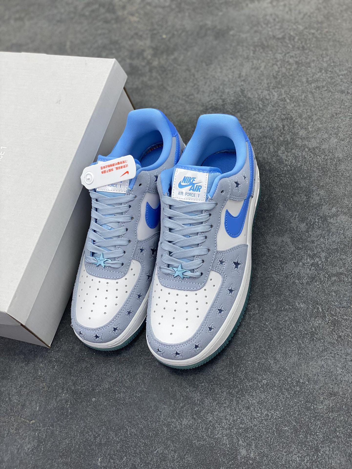 图片[8]-Nike Air Force 1 Low 翻毛星星蓝 原楦头原纸板 打造纯正空军版型 专注外贸渠道 全掌内置蜂窝气垫 原盒配件 原厂中底钢印、拉帮完美 货号：HQ8051-400 尺码：36 36.5 37.5 38 38.5 39 40 40.5 41 42 42.5 43 44 44.5 45-选品中心