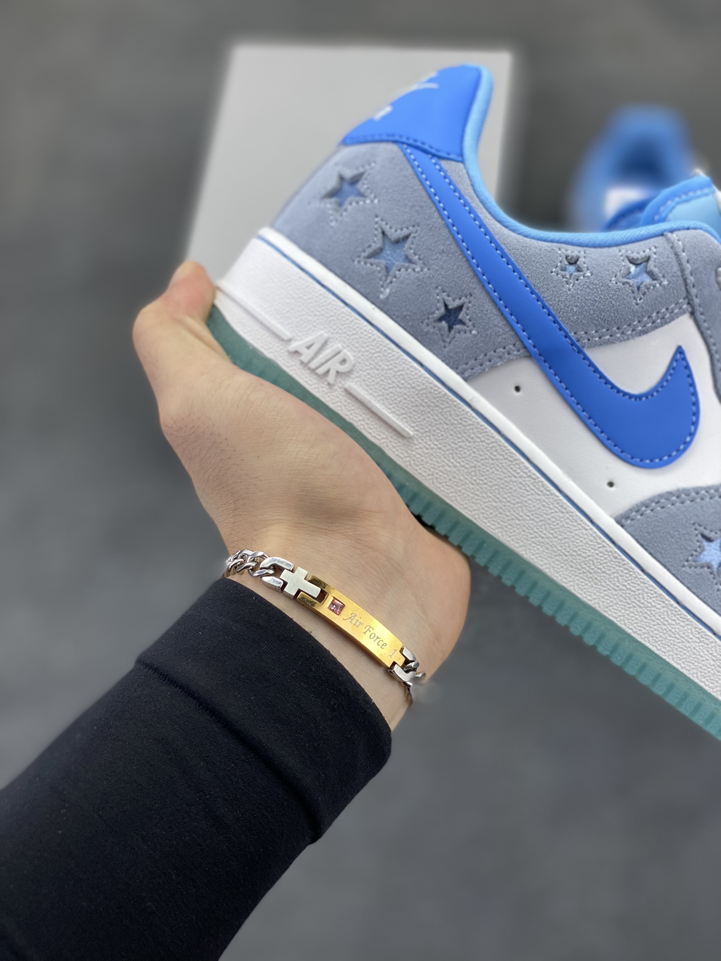图片[6]-Nike Air Force 1 Low 翻毛星星蓝 原楦头原纸板 打造纯正空军版型 专注外贸渠道 全掌内置蜂窝气垫 原盒配件 原厂中底钢印、拉帮完美 货号：HQ8051-400 尺码：36 36.5 37.5 38 38.5 39 40 40.5 41 42 42.5 43 44 44.5 45-选品中心