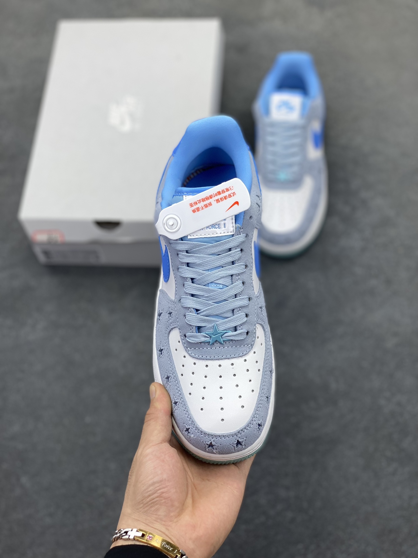 图片[2]-Nike Air Force 1 Low 翻毛星星蓝 原楦头原纸板 打造纯正空军版型 专注外贸渠道 全掌内置蜂窝气垫 原盒配件 原厂中底钢印、拉帮完美 货号：HQ8051-400 尺码：36 36.5 37.5 38 38.5 39 40 40.5 41 42 42.5 43 44 44.5 45-选品中心