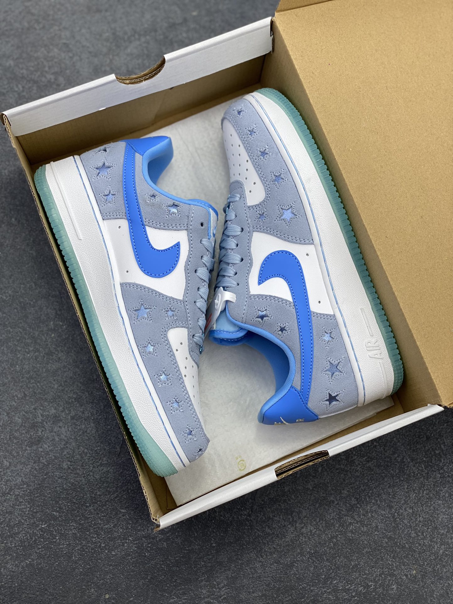 图片[9]-Nike Air Force 1 Low 翻毛星星蓝 原楦头原纸板 打造纯正空军版型 专注外贸渠道 全掌内置蜂窝气垫 原盒配件 原厂中底钢印、拉帮完美 货号：HQ8051-400 尺码：36 36.5 37.5 38 38.5 39 40 40.5 41 42 42.5 43 44 44.5 45-选品中心