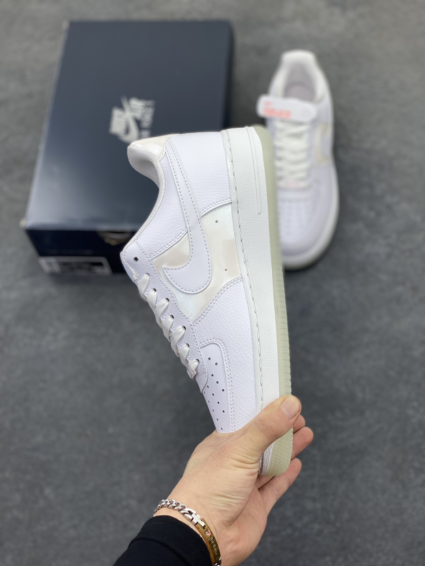 图片[3]-Nike Air Force 1 Low 葡萄水晶 空军一号低帮运动休闲板鞋 原楦头原纸板 打造纯正空军版型 专注外贸渠道 全掌内置蜂窝气垫 原盒配件 原厂中底钢印、拉帮完美 货号：IH3204-100 尺码：36 36.5 37.5 38 38.5 39 40 40.5 41 42 42.5 43 44 44.5 45-选品中心