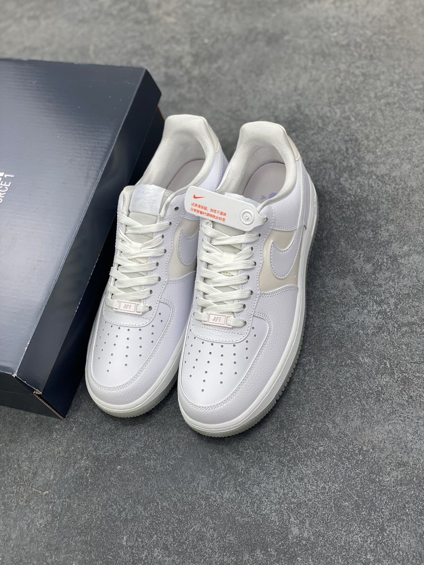 图片[8]-Nike Air Force 1 Low 葡萄水晶 空军一号低帮运动休闲板鞋 原楦头原纸板 打造纯正空军版型 专注外贸渠道 全掌内置蜂窝气垫 原盒配件 原厂中底钢印、拉帮完美 货号：IH3204-100 尺码：36 36.5 37.5 38 38.5 39 40 40.5 41 42 42.5 43 44 44.5 45-选品中心