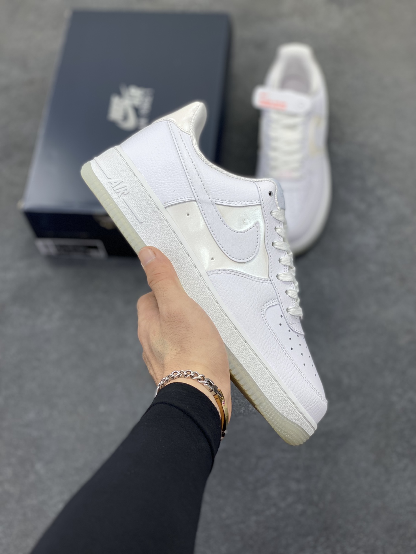 Nike Air Force 1 Low 葡萄水晶 空军一号低帮运动休闲板鞋 原楦头原纸板 打造纯正空军版型 专注外贸渠道 全掌内置蜂窝气垫 原盒配件 原厂中底钢印、拉帮完美 货号：IH3204-100 尺码：36 36.5 37.5 38 38.5 39 40 40.5 41 42 42.5 43 44 44.5 45-选品中心