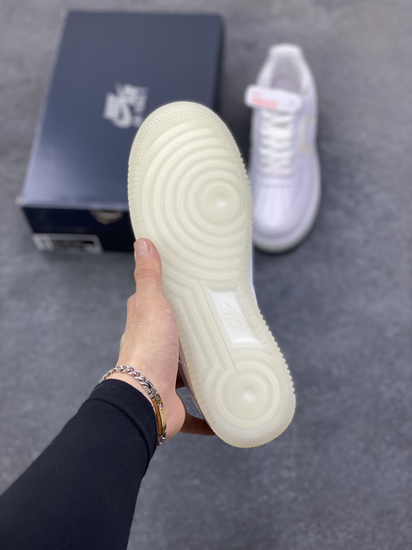 图片[5]-Nike Air Force 1 Low 葡萄水晶 空军一号低帮运动休闲板鞋 原楦头原纸板 打造纯正空军版型 专注外贸渠道 全掌内置蜂窝气垫 原盒配件 原厂中底钢印、拉帮完美 货号：IH3204-100 尺码：36 36.5 37.5 38 38.5 39 40 40.5 41 42 42.5 43 44 44.5 45-选品中心